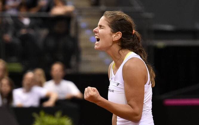 Julia Görges (GER) gewinnt 4. Einzel und macht Sieg perfekt Gestik, Geste Jubel jubelt Tennis Damen Team Deutschland Germany Fed Cup Federations FedCup 2017 Deutschland vs Ukraine Porsche-Arena Stuttgart 23.04.2017 FedCup First Round Porsche-Arena Stuttgart 2017