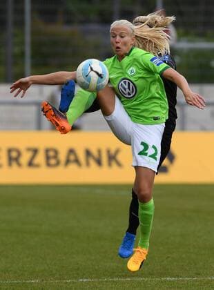 23.04.2017, xblx, Fussball 1.Bundesliga Damen, 1.FFC Frankfurt - VfL Wolfsburg, emspor v.l. Pernille Harder (VfL Wolfsburg) Frankfurt am Main