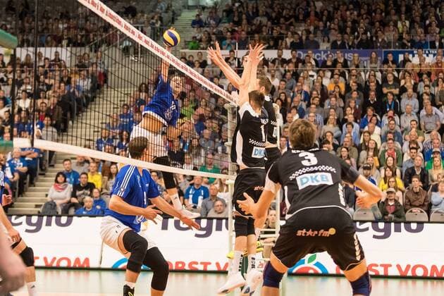 Volleyball Bundesliga: Finale Spiel 1 - VfB Friedrichshafen : Berlin Recycling Volleys, 23.04.2017 Volleyball Bundesliga: Finale Spiel 1 - VfB Friedrichshafen : Berlin Recycling Volleys am 23.04.2017 in Friedrichshafen, ZF Arena, Deutschland xUSx