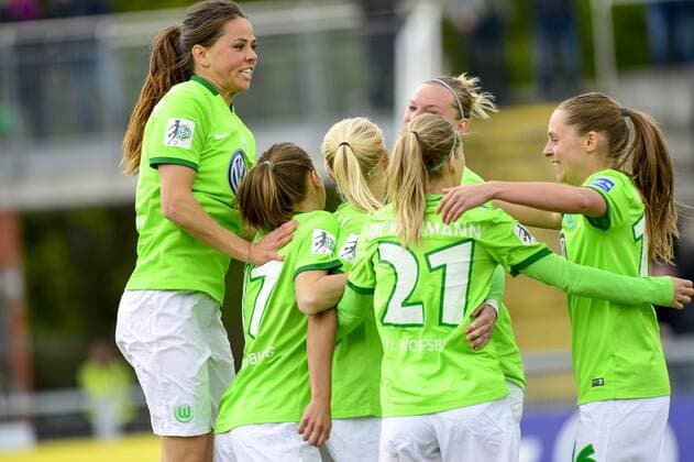 1. FFC Frankfurt - VfL Wolfsburg; 23.04.2017 Freude nach dem 1:2 beim VfL Wolfsburg; 1. FFC Frankfurt - VfL Wolfsburg am 23.04.2017 im Stadion am Brentanobad, Frankfurt (Hessen) xkpx