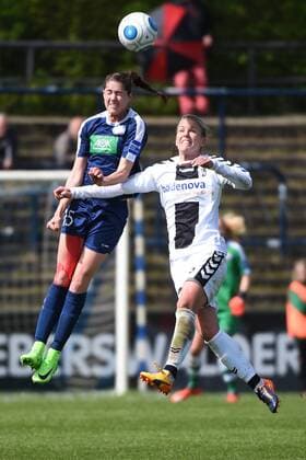 Fussball, Frauen, 1. Bundesliga, Saison 2016 17, 17. Spieltag, 1. FFC Turbine Potsdam - SC Freiburg, Inka Wesely (Nr. 15, 1. FFC Turbine Potsdam), Lena Petermann (Nr. 22, SC Freiburg), 23.04.17, Copyright: xMichaelxHundtx xMatthiasxKochx