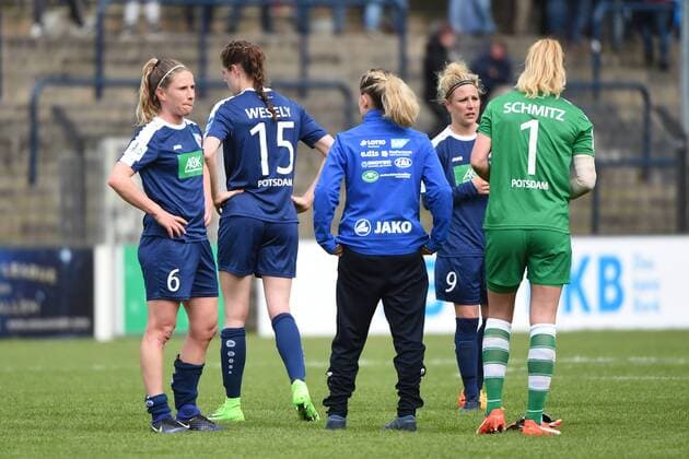 Fussball, Frauen, 1. Bundesliga, Saison 2016 17, 17. Spieltag, 1. FFC Turbine Potsdam - SC Freiburg, Enttäuschung nach Abpfiff, Elise Kellond-Knight (Nr. 6, 1. FFC Turbine Potsdam), Inka Wesely (Nr. 15, 1. FFC Turbine Potsdam), Svenja Huth (Nr. 9, 1. FFC Turbine Potsdam), TW Lisa Schmitz (Nr. 1, 1. FFC Turbine Potsdam), 23.04.17, Copyright: xMichaelxHundtx xMatthiasxKochx