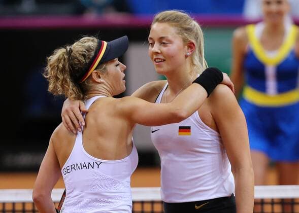 Stuttgart Tennis Fed Cup Deutschland vs. Ukraine, Doppel Laura Siegemund (links) und Carina Witthöft (GER)