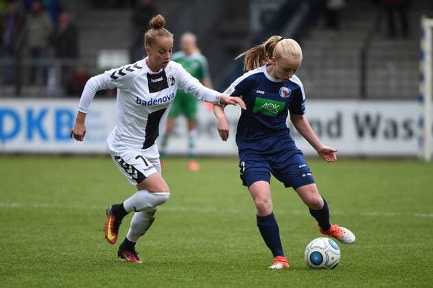 Fussball, Frauen, 1. Bundesliga, Saison 2016 17, 17. Spieltag, 1. FFC Turbine Potsdam - SC Freiburg, Giulia Gwinn (Nr. 7, SC Freiburg), Anna Gasper (Nr. 7, 1. FFC Turbine Potsdam), 23.04.17, Copyright: xMichaelxHundtx xMatthiasxKochx
