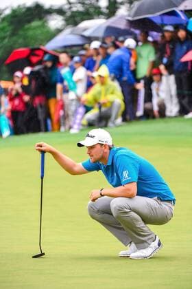 Bernd Wiesberger of Austria considers a hit in the final match of the 2017 Shenzhen International Golf Tournament in Shenzhen city, south China s Guangdong province, 23 April 2017. Austrian Bernd Wiesberger beat England s Tommy Fleetwood in a playoff on Sunday (23 April 2017) to win the Shenzhen International. Wiesberger went into the final round with a three-shot lead and eight shots ahead of Fleetwood but the Englishman fired a 63 to finish tied at 16 under. Wiesberger s 71 featured par saves on the 12th and 17th and he nearly hit the pin with his approach to the last hole but was forced to settle for a par and a trip back up the 18th. Wiesberger hit his drive in the playoff over the water off the tee and ended up in the bank while Fleetwood played safely onto the fairway and found the heart of the green with his second shot. The pressure was on Wiesberger and he delivered, placing his approach to five feet and making the putt for a birdie. Bubba Watson takes the lead at 2017 Shenzhen International  20170423_35953