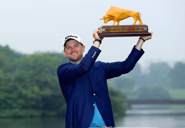 Bernd Wiesberger of Austria holds up his trophy after winning the 2017 Shenzhen International Golf Tournament in Shenzhen city, south China s Guangdong province, 23 April 2017. Austrian Bernd Wiesberger beat England s Tommy Fleetwood in a playoff on Sunday (23 April 2017) to win the Shenzhen International. Wiesberger went into the final round with a three-shot lead and eight shots ahead of Fleetwood but the Englishman fired a 63 to finish tied at 16 under. Wiesberger s 71 featured par saves on the 12th and 17th and he nearly hit the pin with his approach to the last hole but was forced to settle for a par and a trip back up the 18th. Wiesberger hit his drive in the playoff over the water off the tee and ended up in the bank while Fleetwood played safely onto the fairway and found the heart of the green with his second shot. The pressure was on Wiesberger and he delivered, placing his approach to five feet and making the putt for a birdie. Bubba Watson takes the lead at 2017 Shenzhen International  20170423_65106