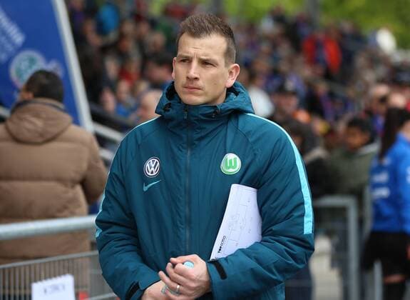 23.04.2017 xcex Deutschland, Frankfurt, Fussball, Frauenfussball Allianz Frauen-Bundesliga Saison 2016 2017 1. FFC Frankfurt gegen VfL Wolfsburg Torwarttrainer Patrick Platins (Wolfsburg)