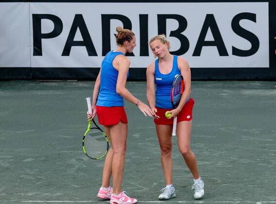 April 23, 2017 - Wesley Chapel, Florida, USA- Katerina Siniakova and Kristyna Pliskova discuss tactics while on the verge of loosing their match and set to CoCo Vandeweghe and Bethanie Mattek-Sands in the Fed Cup World Group Semifinal between the Czech Republic and the United States at the Saddlebrook Resort. CSM TENNIS 2017: Fed Cup World Group Semifinal Czech Republic vs USA APR 23 - ZUMAc04_ 20170423_zaf_c04_160 Copyright: xDelxMecumx