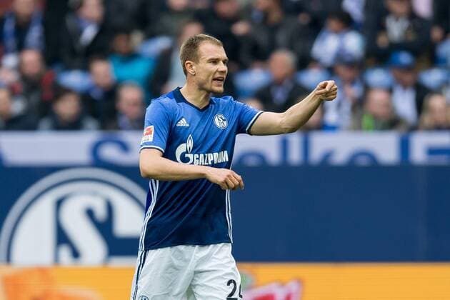 Gelsenkirchen, Germany 23.04.2017, 1. Bundesliga 30. Spieltag, FC Schalke 04 - RB Leipzig, Holger Badstuber (S04), gestikuliert ( DeFodi001