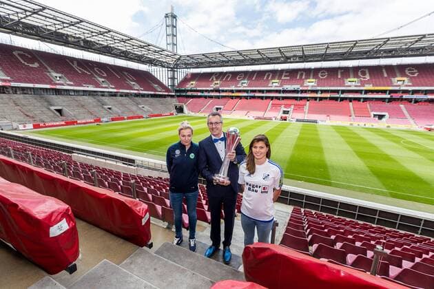Pressekonferenz zum DFB-Pokalfinale der Frauen am 25. April 2017 im RheinEnergie Stadion in Köln. Zsanett Jakabfi ( VfL Wolfsburg ), Andreas Wolter ( Bürgermeister der Stadt Köln ), Claire Savin ( SC Sand ) Das Pokalfinale findet am 27. Mai 2017 zwischen SC Sand und dem VfL Wolfsburg in Köln statt. Pressekonferenz - DFB Pokalfinale der Frauen