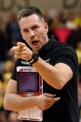 26.04.2017, Palmberg Arena, Schwerin Volleyball, Bundesliga Frauen, Play-offs Finale, SSC Palmberg Schwerin vs. Allianz MTV Stuttgart Guillermo Hernandez (Trainer Coach Stuttgart)