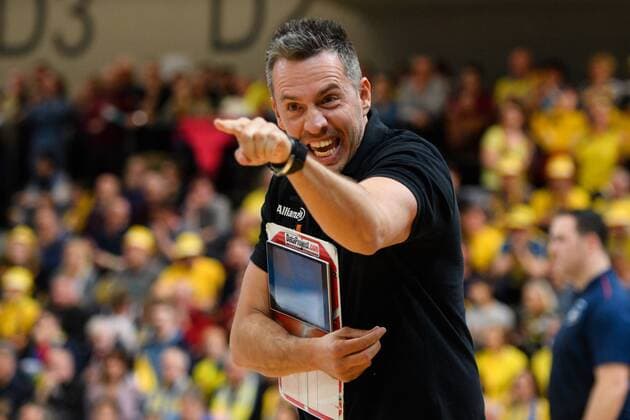 26.04.2017, Palmberg Arena, Schwerin Volleyball, Bundesliga Frauen, Play-offs Finale, SSC Palmberg Schwerin vs. Allianz MTV Stuttgart Guillermo Hernandez (Trainer Coach Stuttgart)