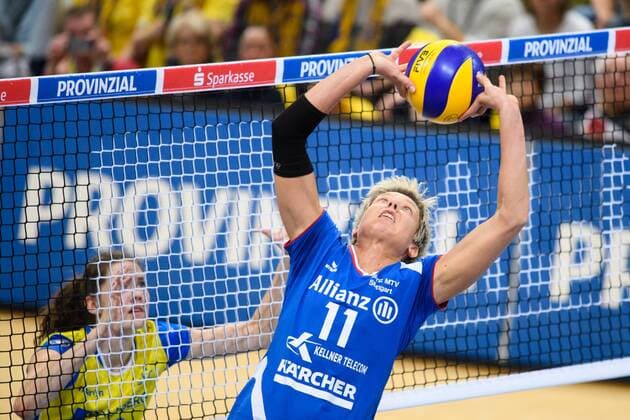 26.04.2017, Palmberg Arena, Schwerin Volleyball, Bundesliga Frauen, Play-offs Finale, SSC Palmberg Schwerin vs. Allianz MTV Stuttgart Zuspiel Karmen Kocar ( 11 Stuttgart)