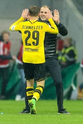 Muenchen, Deutschland, 26.04.2017, DFB-Pokal Halbfinale, FC Bayern Muenchen - BV Borussia Dortmund, Marcel Schmelzer (BVB) Trainer Thomas Tuchel (BVB) schlussjubel ( DeFodi048