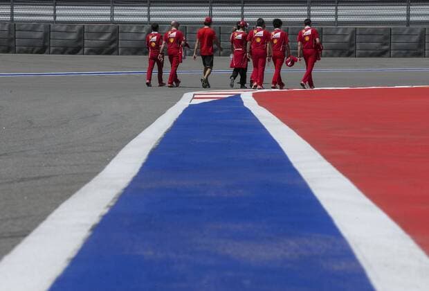 Motorsports: FIA Formula One World Championship WM Weltmeisterschaft 2017, Grand Prix of Russia, 5 Sebastian Vettel (GER, Scuderia Ferrari) Inspecting Race Track Sotschi Russia xHOCHxZWEIx