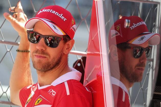 Bilder des Tages - SPORT SOCHI, RUSSIA - APRIL 27, 2017: German racing driver Sebastian Vettel of the Scuderia Ferrari F1 team seen ahead of a free practice session of the 2017 Formula One Russian Grand Prix at the Sochi Autodrom racing circuit. Vyacheslav Prokofyev TASS  TS049CD2