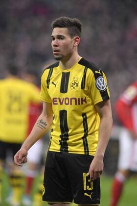 26.04.2017, Fussball DFB Pokal 2016 2017, Halbfinale. FC Bayern München - Borussia Dortmund, in der Allianz-Arena München. Raphael Guerreiro (Dortmund). 