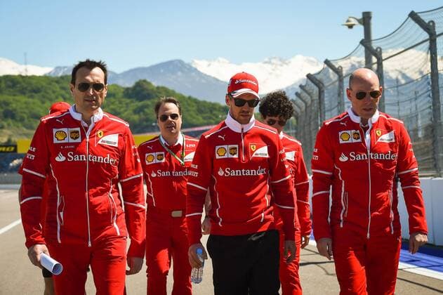 Sebastian Vettel (Scuderia Ferrari) bei der Streckenbesichtigung mit Teammitgliedern, Grosser Preis von Russland 2017, Media Day, Motorsport, Formel 1, 27.04.2017, Sotschi Copyright: xAndre Eibner-Pressefotox EP_JAE
