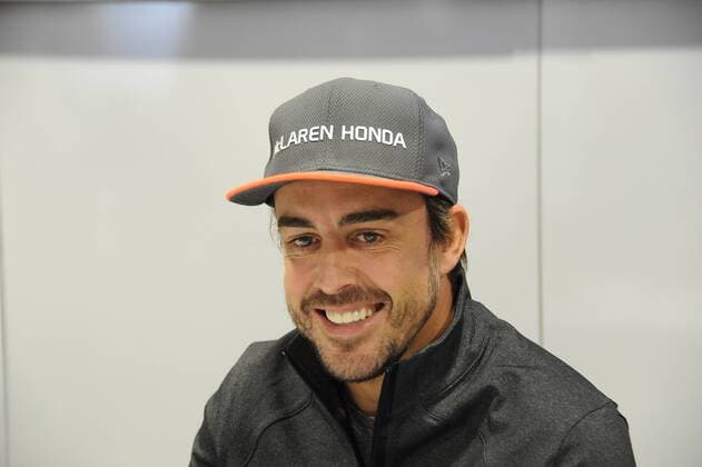 Formel 1, GP von Russland Ambiente en el circuito de Sochi antes del Gran Premio de Rusia. En la imagen, Fernando Alonso. Atmosphere at Sochi circuit before the Grand Prix of Russia. In this picture, Fernando Alonso. xRUBIOx  RV RACING PRESS