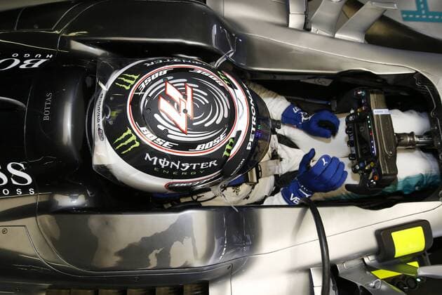 Motorsports: FIA Formula One World Championship WM Weltmeisterschaft 2017, Grand Prix of Russia, 77 Valtteri Bottas (FIN, Mercedes AMG Petronas), sitting in his car helmet from top Sotschi Russia xHOCHxZWEIx