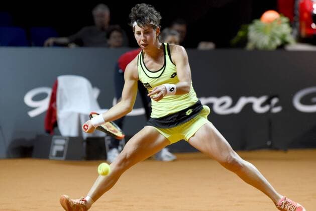 Carla Suarez Navarro (ESP). Deutschland, Stuttgart: Tennis, Porsche Tennis Grand Prix, Viertelfinale: Kristina Miladenovice vs Carla Suarez Navarro am 28.04.2017, Porsche-Arena.
