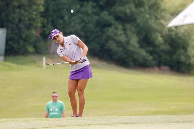 IRVING, TX - APRIL 28: Lexi Thompson chips on the 9th hole during the second round of the LPGA Golf Damen Volunteers of America Texas Shootout on April 28, 2017 at Las Colinas Country Club in Irving, TX. (Photo by Andrew Dieb Icon Sportswire) GOLF: APR 28 LPGA - Volunteers of America Texas Shootout - Second Round Icon170428019 EDITORIAL USE ONLY