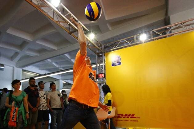 Volleyball, Herren, Saison 2016 17, CEV Champions League Final Four in Rom, Halbfinale, BR Volleys - Zenit Kasan, Holger Henk (BR Volleys Fanclub 7. Mann) beim Aufschlag-Wettbewerb, 29.04.17, Copyright: xMichaelxHundtx xMatthiasxKochx