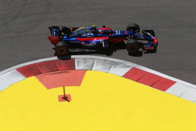 Motorsports: FIA Formula One World Championship WM Weltmeisterschaft 2017, Grand Prix of Russia, 55 Carlos Sainz (ESP, Scuderia Toro Rosso), Sotschi Russia xHOCHxZWEIx