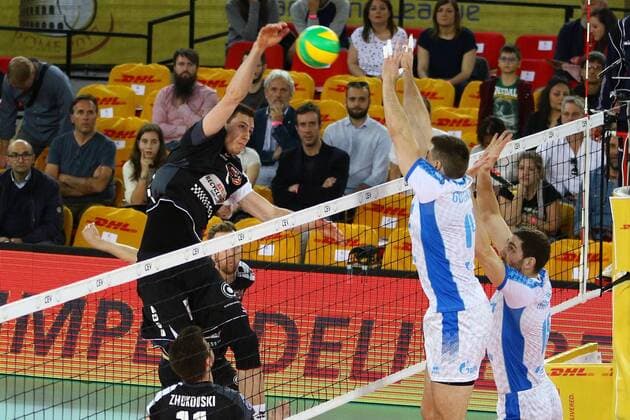 Volleyball, Herren, Saison 2016 17, CEV Champions League Final Four in Rom, Halbfinale, BR Volleys - Zenit Kasan, Graham Vigrass (Nr. 8, Berlin Recycling Volleys), Tsimafei Zhukouski (Nr. 11, Berlin Recycling Volleys), Alexander Gutsalyuk (Nr. 14, Zenit Kasan), Denis Zemchenok (Nr. 15, Zenit Kasan), 29.04.17, Copyright: xMichaelxHundtx xMatthiasxKochx