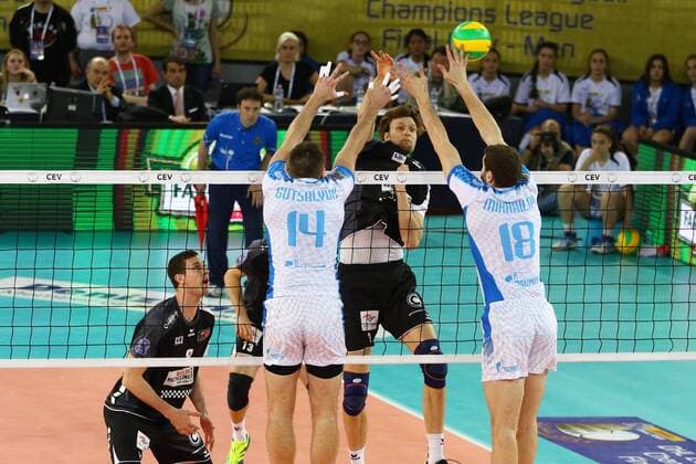 Volleyball, Herren, Saison 2016 17, CEV Champions League Final Four in Rom, Halbfinale, BR Volleys - Zenit Kasan, Graham Vigrass (Nr. 8, Berlin Recycling Volleys), Alexander Gutsalyuk (Nr. 14, Zenit Kasan), Robert Kromm (Nr. 3, Berlin Recycling Volleys), Maxim Mikhailov (Nr. 18, Zenit Kasan), 29.04.17, Copyright: xMichaelxHundtx xMatthiasxKochx