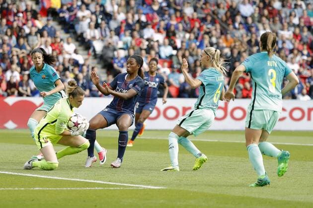 fußball, CL, Damen, Paris St. Germain - FC Barcelona Grace Geyoro (PSG women), Sandra Panos FC Barcelona Barca women), Line Roddik (FC Barcelona women), Ruth Garcia (FC Barcelona women), Leila Ouahabi (FC Barcelona women) FOOTBALL : Paris SG vs FC Barcelone - UEFA Ligue des Champions feminines - 1 2 Finale - 29 04 2017 StephaneALLAMAN Panoramic 