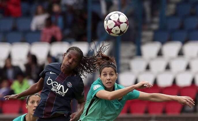 Fußball, CL, Damen, Paris St. Germain - FC Barcelona Barcelona s player Vicky Losada (R) vies for the ball with Paris Saint-Germain s player Laura Georges (C) during the semifinal second leg of the women s Champions League held at Parc des Princes stadium in Paris, France, on 29 april 2017. PSG - BARCELONA !ACHTUNG: NUR REDAKTIONELLE NUTZUNG!  Copyright: xAlbertoxEstévezx 20170429-636290879015128302