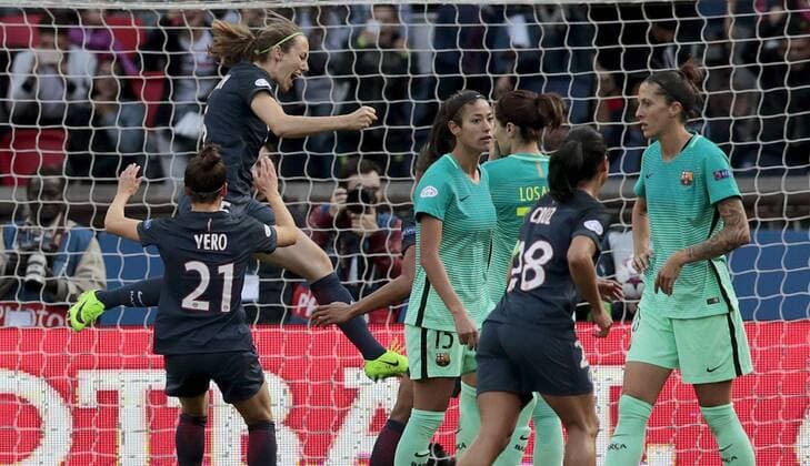 Fußball, CL, Damen, Paris St. Germain - FC Barcelona Paris Saint-Germain s player Sabrina Delannoy (2L) celebrates after scoring during the semifinal second leg of the women s Champions League held between Paris Saint-Germain and Barcelona FC at Parc des Princes stadium in Paris, France, on 29 april 2017. PSG - BARCELONA !ACHTUNG: NUR REDAKTIONELLE NUTZUNG!  Copyright: xAlbertoxEstévezx 20170429-636290879695747576