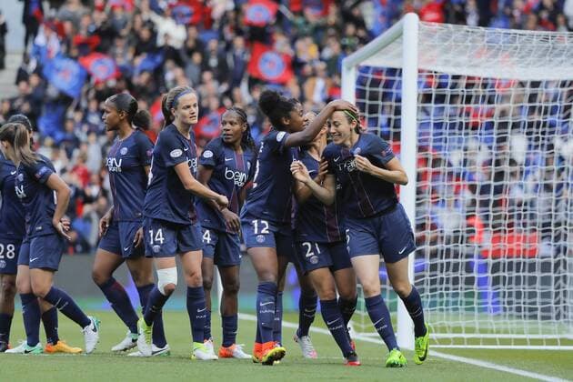 Fußball, CL, Damen, Paris St. Germain - FC Barcelona Sabrina Delannoy (PSG women) inscrit un but sur penalty, joie, Ouleymata Sarr (PSG women), Grace Geyoro (PSG women), Marie-Laure Delie (PSG women), Rozeira Cristiane (PSG women), Miraildes Maciel Mota - Formiga (PSG women), Shirley Cruz Trana (PSG women), Eve Perisset (PSG women), Irene Paredes (PSG women) FOOTBALL : Paris SG vs FC Barcelone - UEFA Ligue des Champions feminines - 1 2 Finale - 29 04 2017 StephaneALLAMAN Panoramic