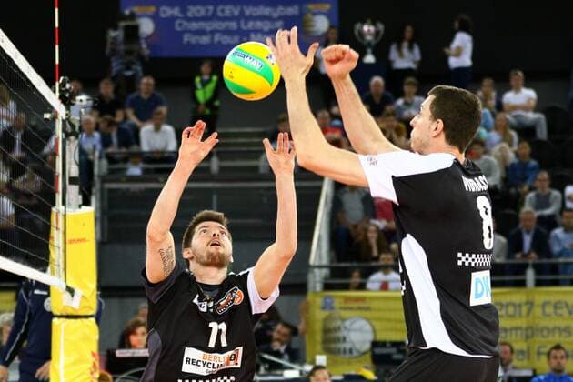 Volleyball, CL, Final Four, BR Volleys - Zenit Kasan Volleyball, Herren, Saison 2016 17, CEV Champions League Final Four in Rom, Halbfinale, BR Volleys - Zenit Kasan, Tsimafei Zhukouski (Nr. 11, Berlin Recycling Volleys), Graham Vigrass (Nr. 8, Berlin Recycling Volleys), 29.04.17, Copyright: xMichaelxHundtx xMatthiasxKochx