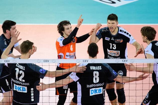Volleyball, CL, Final Four, BR Volleys - Zenit Kasan 29.04.2017, Palalottomatica, Rom Volleyball, 2017 CEV Volleyball Champions League, Halbfinale, Berlin Recycling Volleys (GER) vs. Zenit Kazan (RUS) Jubel Tsimafei Zhukouski ( 11 Berlin), Paul Carroll ( 12 Berlin), Luke Perry ( 4 Berlin), Graham Vigrass ( 8 Berlin), Ruben Schott ( 13 Berlin), Robert Kromm ( 3 Berlin)