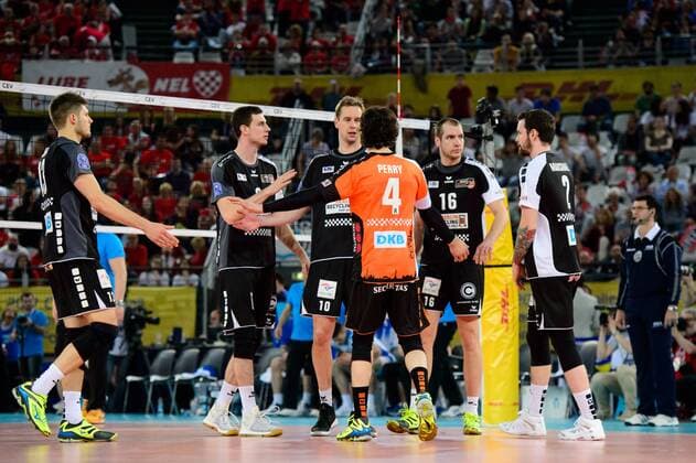 Volleyball, CL, Final Four, BR Volleys - Zenit Kasan 29.04.2017, Palalottomatica, Rom Volleyball, 2017 CEV Volleyball Champions League, Halbfinale, Berlin Recycling Volleys (GER) vs. Zenit Kazan (RUS) Ruben Schott ( 13 Berlin), Graham Vigrass ( 8 Berlin), Sebastian Kühner Kuehner ( 10 Berlin), Luke Perry ( 4 Berlin), Wouter ter Maat ( 16 Berlin), Steven Marshall ( 2 Berlin) enttäuscht enttaeuscht traurig