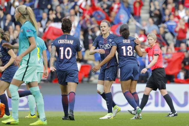 Fußball, CL, Damen, Paris St. Germain - FC Barcelona Irene Paredes (PSG women) inscrit le second but de la rencontre, joie avec Marie-Laure Delie (PSG women), Rozeira Cristiane (PSG women) FOOTBALL : Paris SG vs FC Barcelone - UEFA Ligue des Champions feminines - 1 2 Finale - 29 04 2017 StephaneALLAMAN Panoramic 