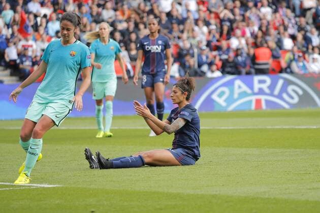 Fußball, CL, Damen, Paris St. Germain - FC Barcelona Rozeira Cristiane (PSG women) loupe son tire mais remercie sa co-equipiere, Marta Torrejon FC Barcelona Barca women) FOOTBALL : Paris SG vs FC Barcelone - UEFA Ligue des Champions feminines - 1 2 Finale - 29 04 2017 StephaneALLAMAN Panoramic 