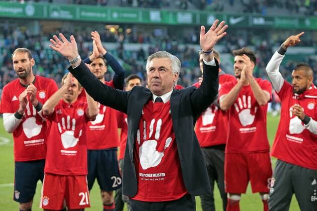 29.04.2017, xovx, Fussball 1.Bundesliga,VfL Wolfsburg - FC Bayern Muenchen, emspor, Trainer Carlo Ancelotti (FC Bayern Muenchen) bejubelt den Gewinn der Deutschen Meisterschaft, Freisteller. Wolfsburg