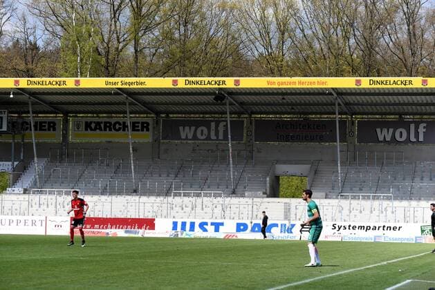 Fußball, Stadiongeschichte SG Sonnenhof Großaspach Der Gästefanblock blieb heute leer. Deutschland, : Fussball, 3.Liga: SG Sonnenhof Grossaspach vs SV Werder Bremen II am 29.04.2017, Aspach.