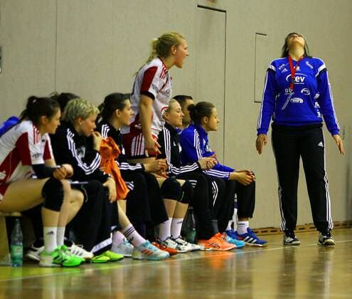Trainerin Corina Cupcea (Zwickau) und Stefanie Hopp (Zwickau) nach einer vergebenen BSV-Torchance Handball Frauen 2.Liga 2016 17 BSV Sachsen Zwickau - FSG Mainz 05 Budenheim 34:29 am 29.4.2017 BSV Sachsen Zwickau - FSG Mainz 05 Budenheim
