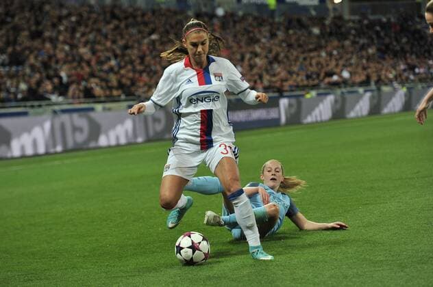 Fußball, CL, Damen, Olympique Lyon - Manchester City Alex Morgan (lyon) vs Keira Walsh (manchester city) FOOTBALL : Lyon vs Manchester City - Ligue des champions feminine - 1 2 de finale - 29 04 2017 FredericChambert Panoramic 