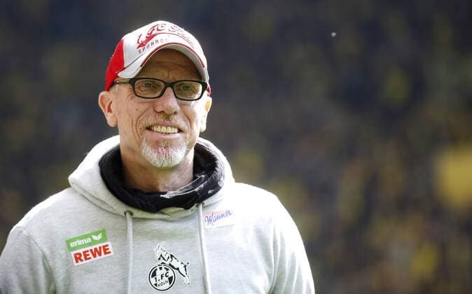 Köln, RheinEnergieStadion, 29.04.17: Trainer Peter Stöger (1.FC Köln) lachend vor dem Spiel der 1. Bundesliga zwischen 1.FC Köln vs. Borussia Dortmund in der Saison 2016 2017.