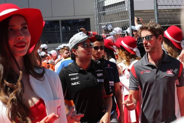 Russian Grand Prix, Sochi 27 - 30 April 2017 30.04.2017 - Sergio Perez (MEX) Sahara Force India F1 VJM010 and Romain Grosjean (FRA) Haas F1 Team VF-17 