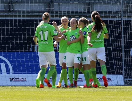 Jubel um 17 Ewa Pajor (VfL Wolfsburg)