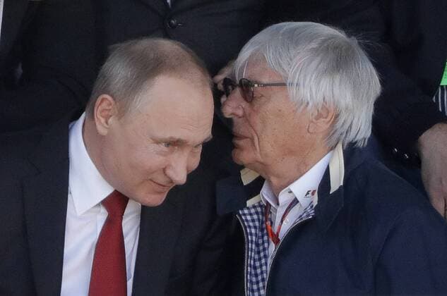 Bilder des Tages - SPORT SOCHI, RUSSIA - APRIL 30, 2017: Russia s President Vladimir Putin (L) and Formula One Group Chairman Emeritus Bernard Charles Bernie Ecclestone watch the 2017 Formula One Russian Grand Prix at the Sochi Autodrom racing circuit. Mikhail Metzel TASS  TS04A38B