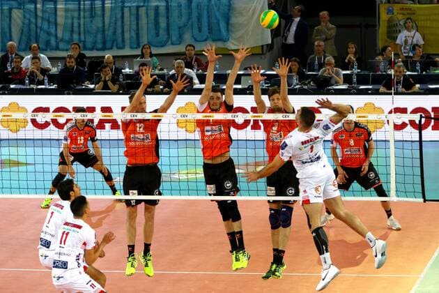 Volleyball, Herren, Saison 2016 17, CEV Champions League Final Four in Rom, Spiel um Platz 3, BR Volleys - Civitanova, Paul Carroll (Nr. 12, Berlin Recycling Volleys), Aleksandar Okolic (Nr. 1, Berlin Recycling Volleys), Robert Kromm (Nr. 3, Berlin Recycling Volleys), Tsvetan Sokolov (Nr. 1, Cucine Lube Civitanova), 30.04.17, Copyright: xMichaelxHundtx xMatthiasxKochx