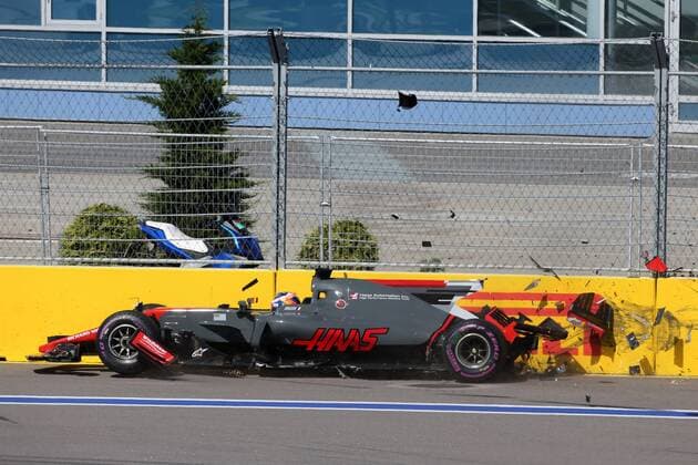 Bilder des Tages - SPORT Russian Grand Prix, Sochi 27 - 30 April 2017 30.04.2017 - Race, Crash, Romain Grosjean (FRA) Haas F1 Team VF-17 
