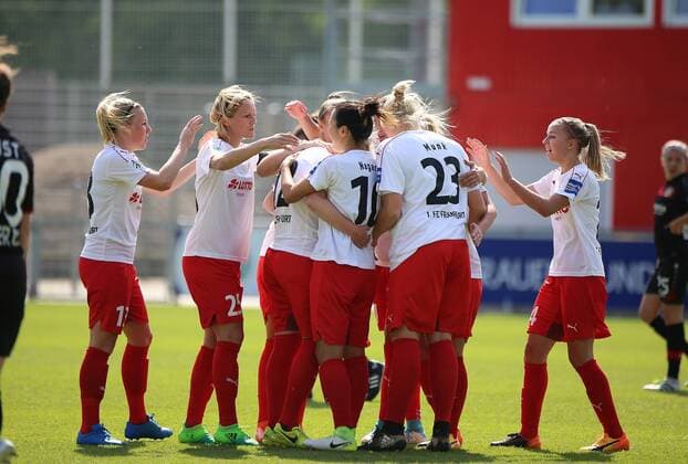 30.04.2017 xcex Deutschland, Leverkusen, Frankfurt, Fussball, Frauenfussball Allianz Frauen-Bundesliga Saison 2016 2017 Bayer 04 Leverkusen gegen 1. FFC Frankfurt Torjubel FFC Frankfurt, Jubel, Freude, Emotionen